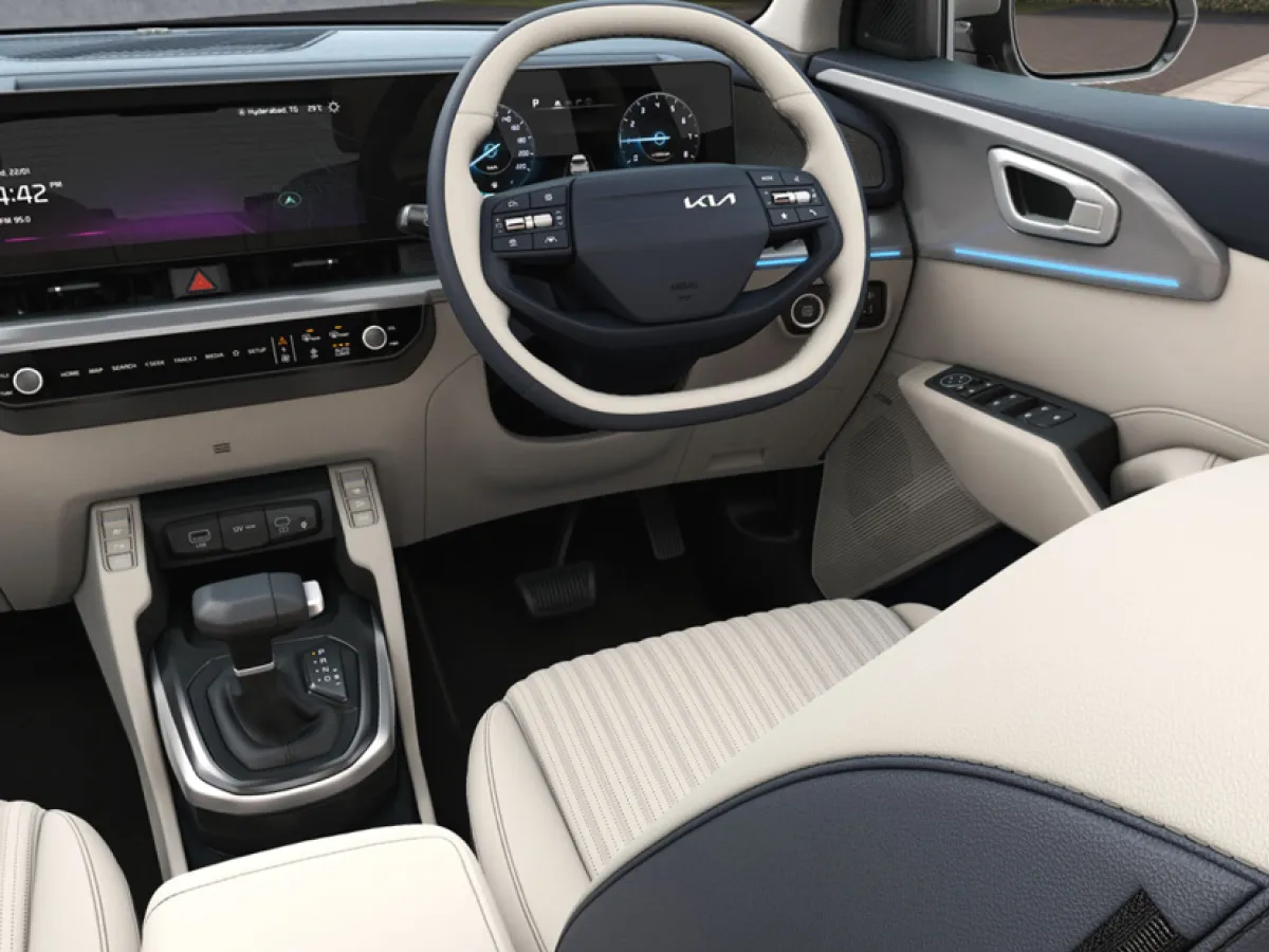 Kia Carens Clavis HTX Turbo